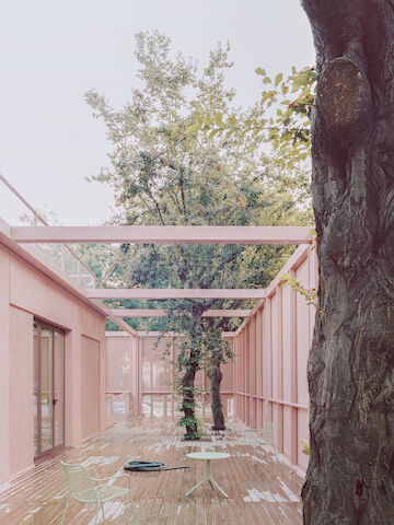 Den Außenraum der Enrico-Fermi-Schule in Turin verwandelten BDR bureau zum grünen Lernort.<br/><br/>Foto: Copyright Simone Bossi.<br/><br/>jpg, 4496 × 5994 Pixel