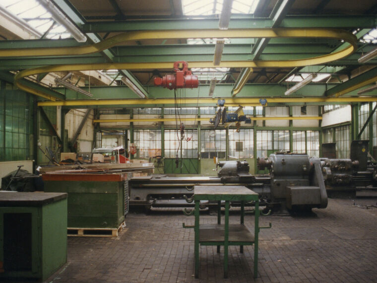 Innenansicht der ehemaligen Straßenbahnwerkstätten, 1996. Foto: Heide Kemper