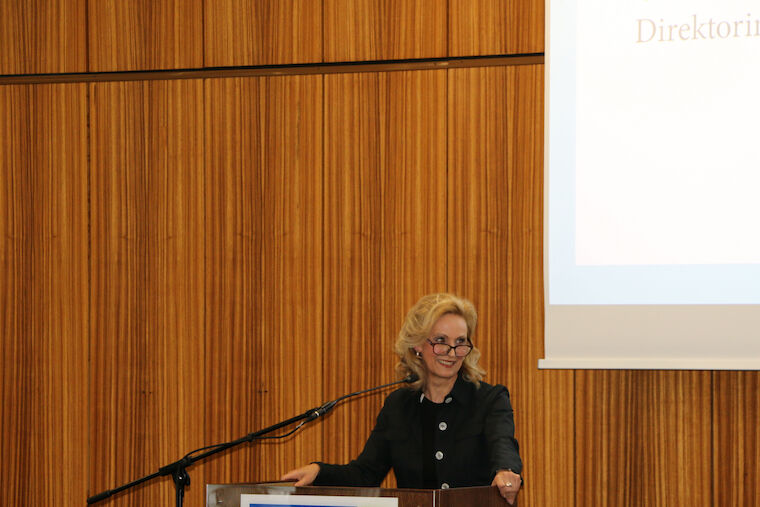 Ulrike Lubek, Direktorin des Landschaftsverbands Rheinland, während der Eröffnung der Ausstellung zum „Mies van der Rohe Award 2022“ im LVR-Landeshaus in Köln. Foto: Timo Klippstein