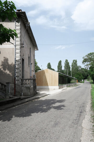 Schulrefektorium, Montbrun-Bocage/ Frankreich Architekten: Studio BAST, Toulouse. Ausgezeichnet in der Kategorie Emerging Architecture.<br/><br/>Foto: © BAST<br/><br/>jpg, 3543 × 5315 Pixel