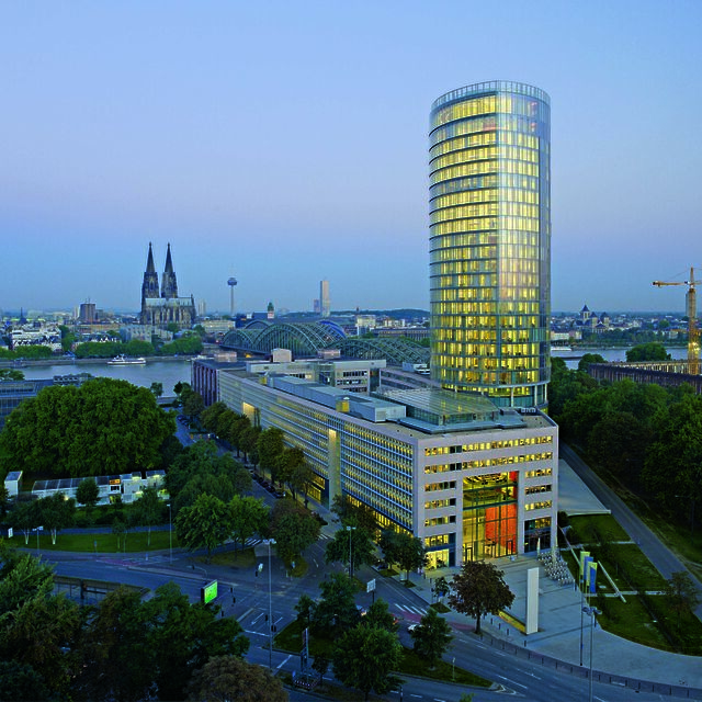 2006 fertiggestellt: das Hochhaus Kölntriangle in Köln-Deutz von Dörte Gatermann aus dem Architekturbüro GATERMANN + SCHOSSIG, Köln.
