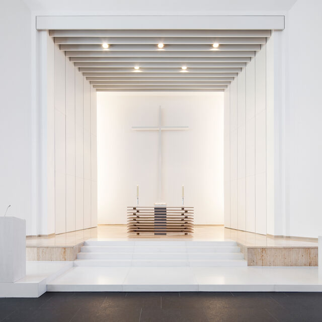 Monika Lepel gestaltete den Altarraum der Lutherkirche in Düsseldorf neu.