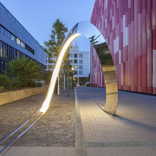 Der Loop vor dem Centrum für Integrierte Onkologie der Uniklinik Köln.