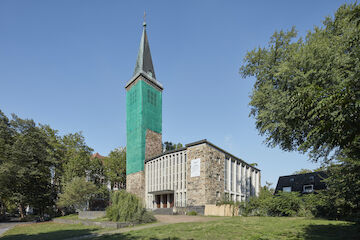 Pauluskirche, Gelsenkirchen-Bulmke (Evangelische Apostel Kirchengemeinde in Kooperation mit dem Carl-Friedrich-Gauß-Gymnasium).<br/><br/>Foto: Michael Rasche<br/><br/>jpg, 1332 × 888 Pixel