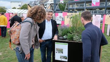 15_Einblick in die Ausstellung „Einfach Grün – Greening the City“.<br/><br/>Foto: Landeshauptstadt Düsseldorf/Wilfried Meyer<br/><br/>jpeg, 2788 × 1569 Pixel