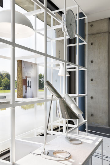 Die Ausstellung „Gesamtkunstwerke. Architektur von Arne Jacobsen und Otto Weitling in Deutschland", präsentiert vom Museum der Baukultur Nordrhein-Westfalen im Ratssaal des Forums Castrop-Rauxel.<br/><br/>Foto: Claudia Dreyße<br/><br/>jpg, 1333 × 2000 Pixel