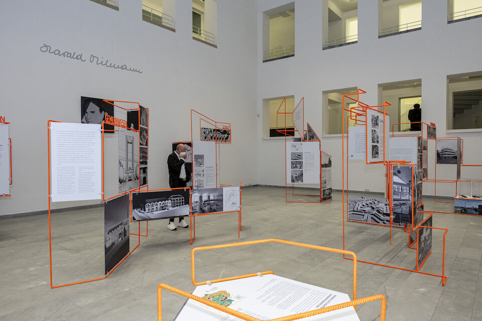 Die Ausstellung „Harald Deilmann - Lebendige Architektur“ im Baukunstarchiv NRW.