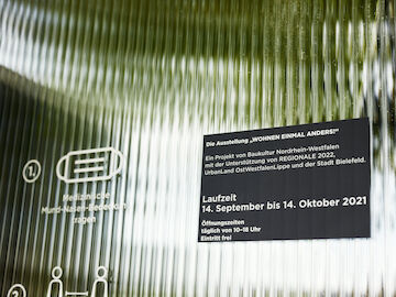 17_Die Ausstellung "WOHNEN EINMAL ANDERS!" auf dem Kesselbrink in Bielefeld.<br/><br/>Foto: Patrick Pollmeier<br/><br/>jpg, 7285 × 5464 Pixel