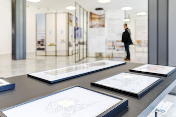 Die Ausstellung zum Mies van der Rohe Award 2022 im LVR-Landeshaus, 11. Juni - 13 Juli 2022, präsentiert vom Museum der Baukultur NRW.<br/><br/>Foto: Claudia Dreyße<br/><br/>jpg, 2000 × 1333 Pixel