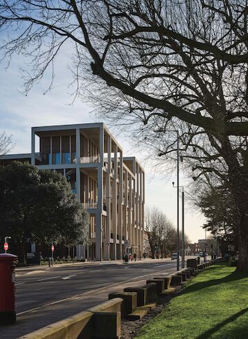 Town House - Kingston University, London, von Grafton Architects - Gewinner des Mies van der Rohe Award 2022.<br/><br/>Foto: Copyright Dennis Gilbert<br/><br/>jpg, 5656 × 7720 Pixel