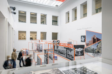 Die Ausstellung „Harald Deilmann - Lebendige Architektur“ im Baukunstarchiv NRW, Dortmund, 2021.<br/><br/>Detlef Podehl, Dortmund.<br/><br/>jpg, 3543 × 2363 Pixel