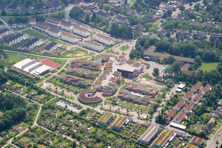 Luftbild der Gesamtschule Gelsenkirchen Bismarck. © plus bauplanung