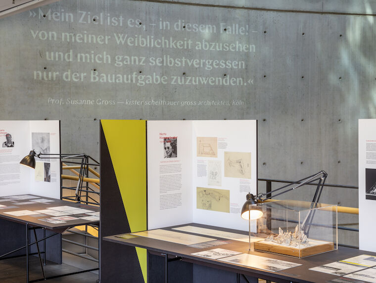 Statement Susanne Gross zur Ausstellung „Frau Architekt“ in Nordrhein-Westfalen im November 2020. Foto: Claudia Dreyße