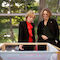Karin Welge, Oberbürgermeisterin von Gelsenkirchen, und Susanne Hyldelund, Botschafterin des Königreichs Dänemark in Deutschland (von links) schauen sich die Ausstellung „Lebenswerte Stadt“ an. Foto: Ravi Sejk