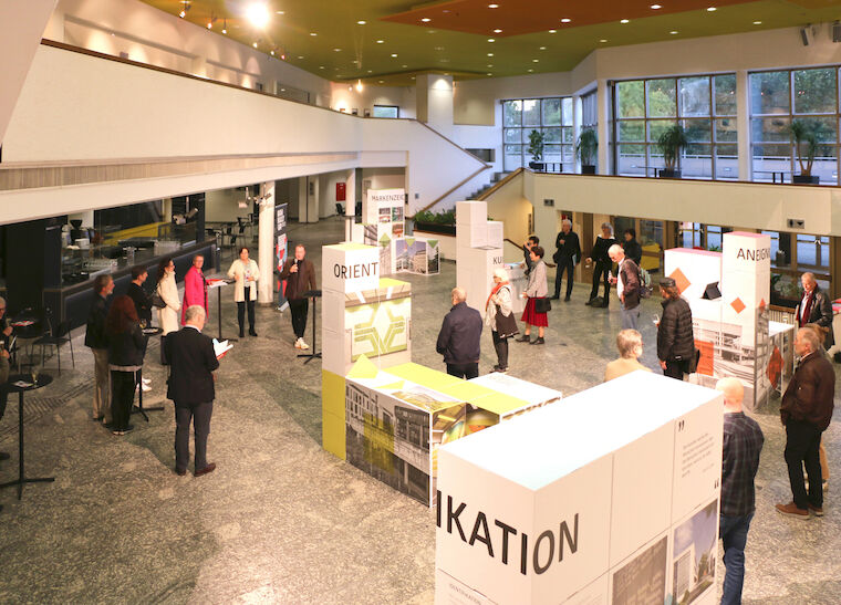 Ausstellungseröffnung im Saalbau Witten am 29.9.2022: „Kunst und Bau. Perspektiven aus NRW“ Foto: Timo Klippstein