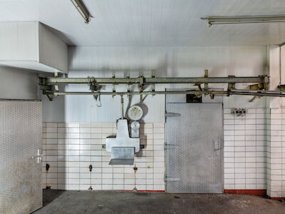 Der Eingang zum ehemaligen Kühlhaus des Fleischereibetriebs. Foto: Tania Reinicke