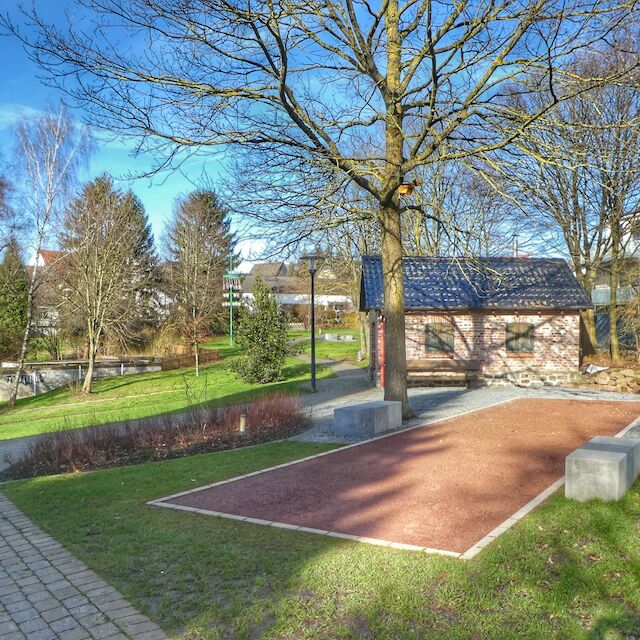 Ein Park als neue Dorfmitte: In Arnsberg-Müschede sind viele neue Bereiche entstanden, an denen sich die Bürger*innen treffen und austauschen können.