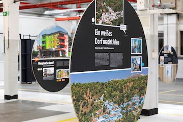 Offiziell eröffnet: Die Laborausstellung „380–780 nm. Farbe in Architektur und Stadt“ von Baukultur NRW in Düsseldorf.<br/><br/>Foto: Claudia Dreyße<br/><br/>jpg, 2500 × 1667 Pixel