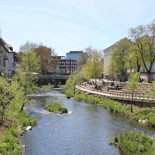 Beispiel für eine grün-blaue Stadtlandschaft: das umgestaltete Flussufer der Sieg.