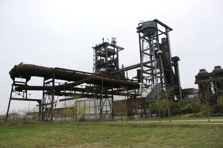Alte Industrieanlagen auf dem Gebiet von Phönix West in Dortmund. Foto: Timo Klippstein