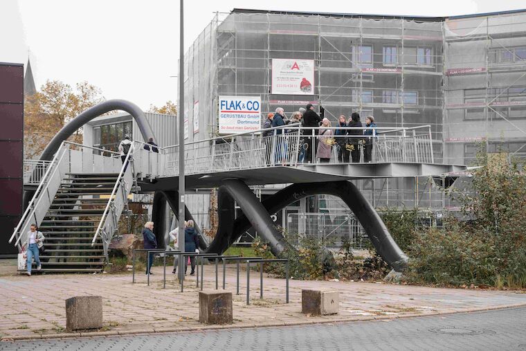 Auf dem Areal der ehemaligen Zeche Erin in Gelsenkirchen, wo bis 1983 noch Steinkohle gefördert wurde, erstreckt sich in unmittelbarer Nähe zur Altstadt und durch eine Brücke von Stefan Polónyi angebunden, ein ca. 40 ha großes Gewerbegebiet. Foto: Sebastian Becker