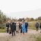Erkunden mit Birgit Jakoby, Projektmanagerin von NRW Urban, das Areal des ERIN Parks: die Teilnehmerinnen und Teilnehmer der Tour zur ökologischen Transformation von Industrieflächen. Foto: Sebastian Becker
