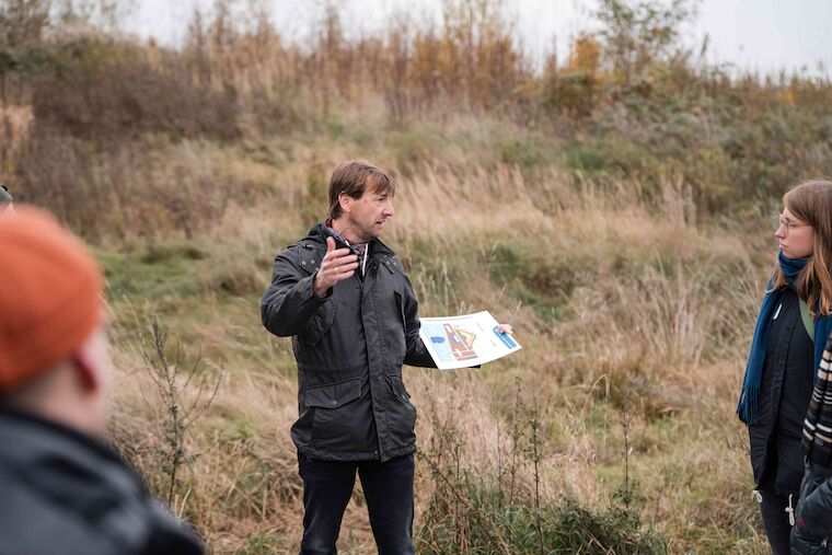Erläuterte die Wandlung der Grünflächen der Zeche Hugo: Sebastian Convent von der Stadt Gelsenkirchen (Referat Umwelt). Foto: Sebastian Becker