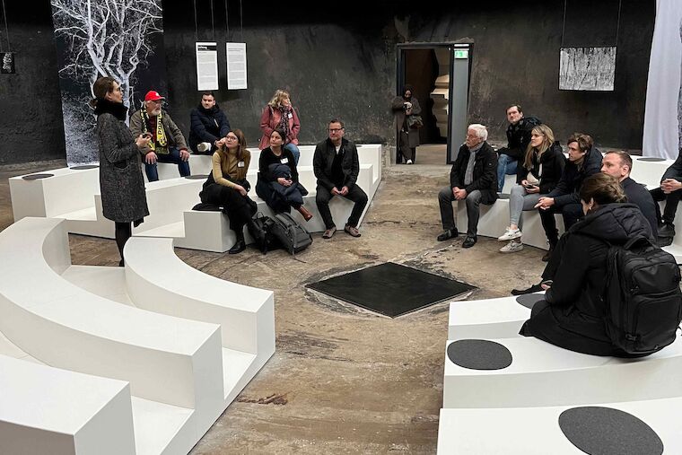 Austausch im ehemaligen Rundeindicker der Kohlenwäsche auf der Zeche Zollverein - heute ein Ort für Seminare und Vorträge. Foto: Annabell Bialas