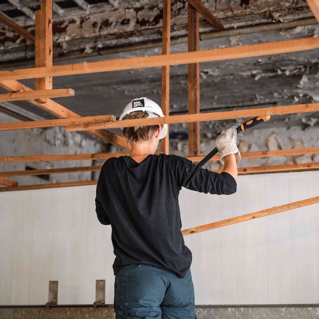 Frauen* im Bau: Historische Strukturen überwinden und neue Perspektiven in die Baustelle bringen.