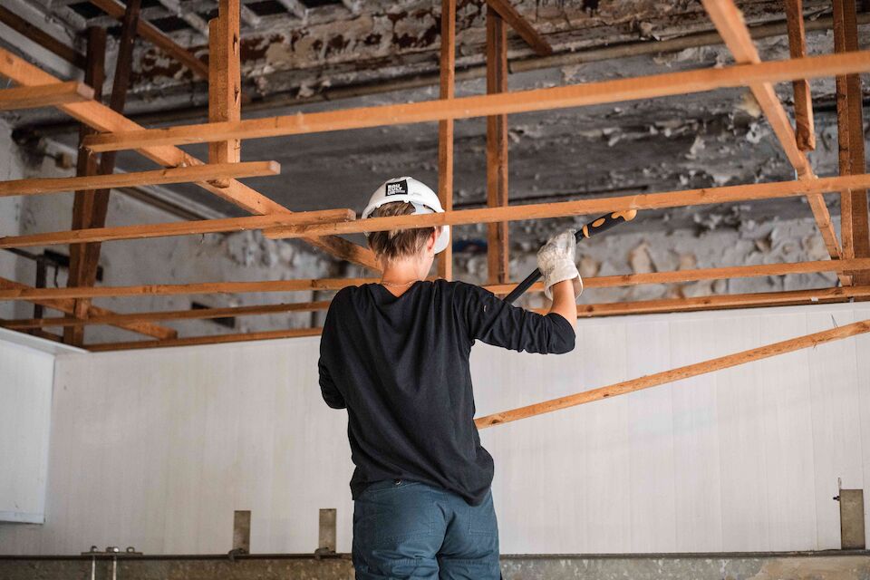 Frauen* im Bau: Historische Strukturen überwinden und neue Perspektiven in die Baustelle bringen.