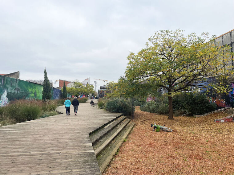 Durchgangspark Puces de Saint Ouen in Paris. Foto: Fenna Tinnefeld