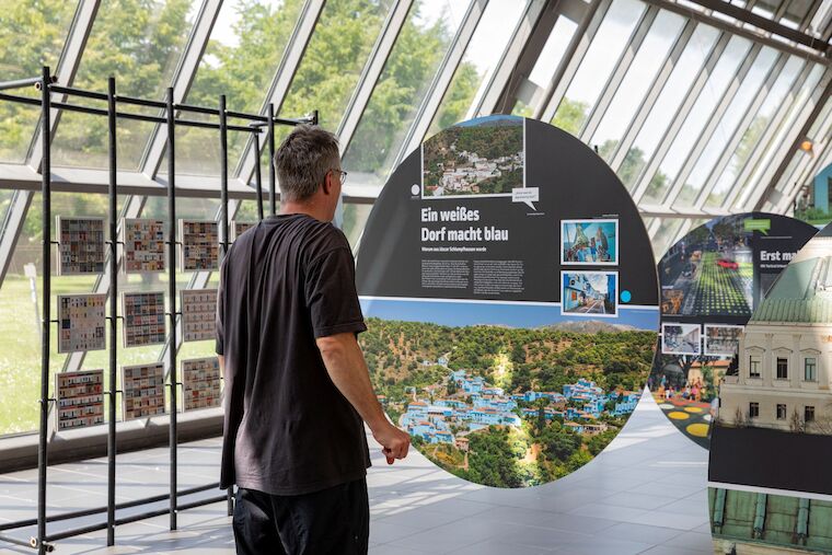 Die Ausstellung „380-780nm. Farbe in Architektur und Stadt“ im Wissenschaftspark Gelsenkirchen. Foto: Claudia Dreyße