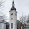 Wieder hell verputzt: der Turm der Kirche am Kolk. Foto: Felix Hemmers