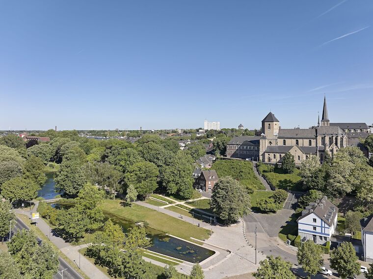 Platzsituation nach der Umgestaltung. Foto: Guido Erbring