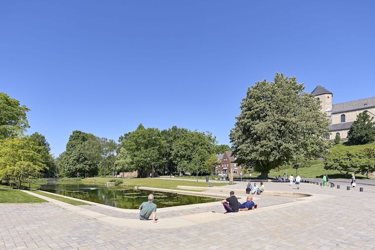 Viele Möglichkeiten zum Verweilen bieten sich im Geropark. Foto: Guido Erbring