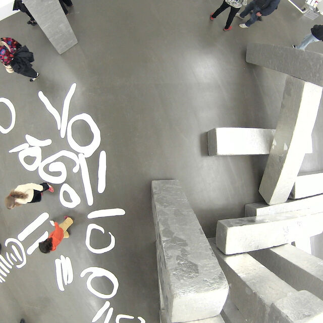 K. I. – Kooperative Intelligenz mit der Skulptur BARC von Martin Pfeifle 2016 und Zeichnungselementen von Ute Reeh.