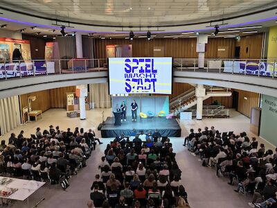 In der Wissenswerkstadt in Bielefeld nahmen knapp 200 Menschen am Symposium „Spiel macht Stadt“ von Die Planergruppe und Baukultur NRW teil. Foto: Timo Klippstein