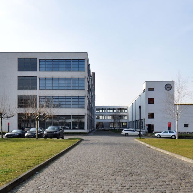 Büro- und Lagergebäude für Herrenfutterstoffe auf dem Gelände der ehemaligen VerSeidAG in Krefeld vom Architekt Ludwig Mies van der Rohe.