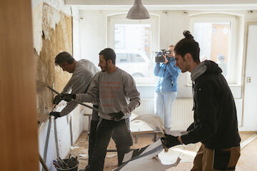 In der Stadt Nieheim arbeiten die Heimatwerker am Umbau des Ackerbürgerhauses. Fotograf: Sebastian Becker.
