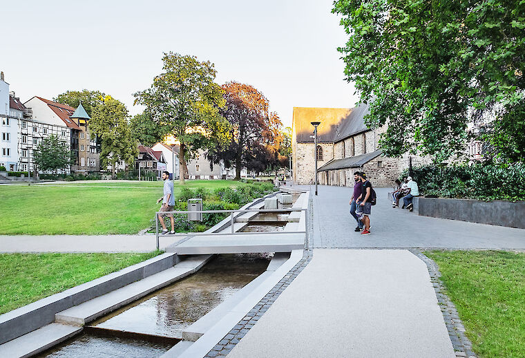 Eine grüne Mitte für Iserlohn: der neu gestaltete Fritz-Kühn-Platz von scape Landschaftsarchitekten. Foto: scape Landschaftsarchitekten