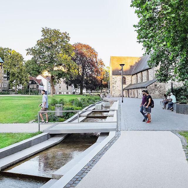 Erhielten für die Neugestaltung des Fritz-Kühn-Platzes in Iserlohn eine Prämierung des nrw.landschaftsarchitektur.preis 2020 des Bundes Deutscher Landschaftsarchitekten NRW.