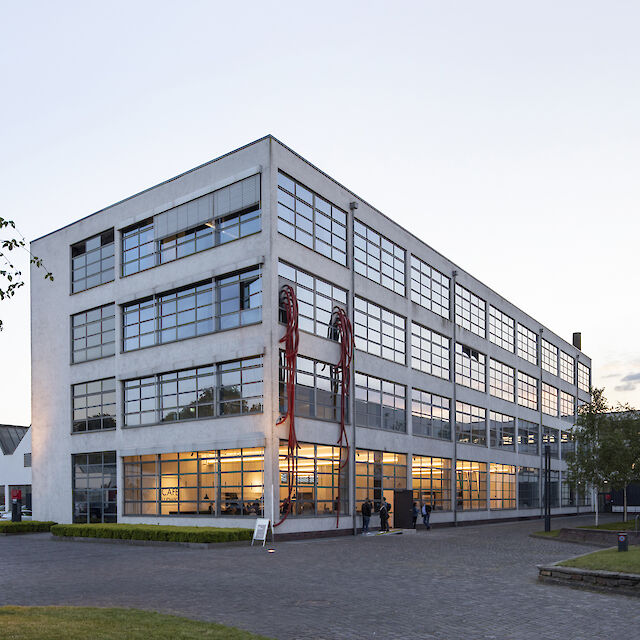 Mies in Mies: Im HE-Gebäude, entworfen von Mies van der Rohe, wurde die Ausstellung im Mies van der Rohe Business Park in Krefeld gezeigt.