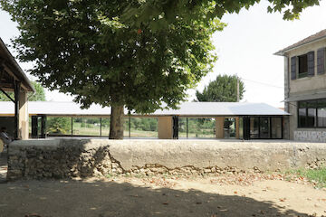Schulrefektorium, Montbrun-Bocage/ Frankreich Architekten: Studio BAST, Toulouse. Ausgezeichnet in der Kategorie Emerging Architecture.<br/><br/>Foto: © BAST<br/><br/>jpg, 13500 × 9000 Pixel