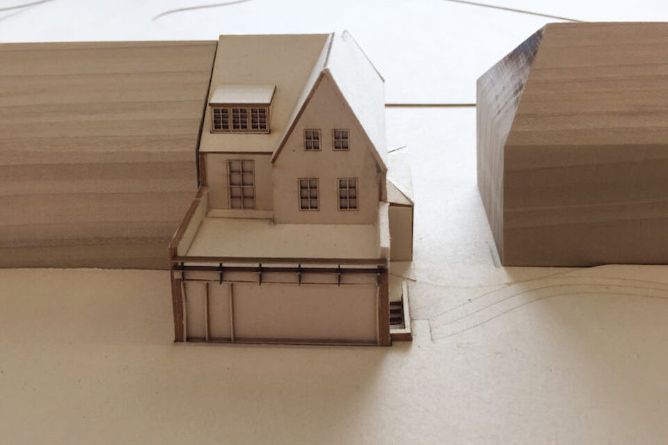 Modell des Haus Henke in Essen nach Plänen von Mies van der Rohe. Modellbau von Natascha Glamocak und Aischa Baaske für das Ausstellungsprojekt MIes im Westen (2019.