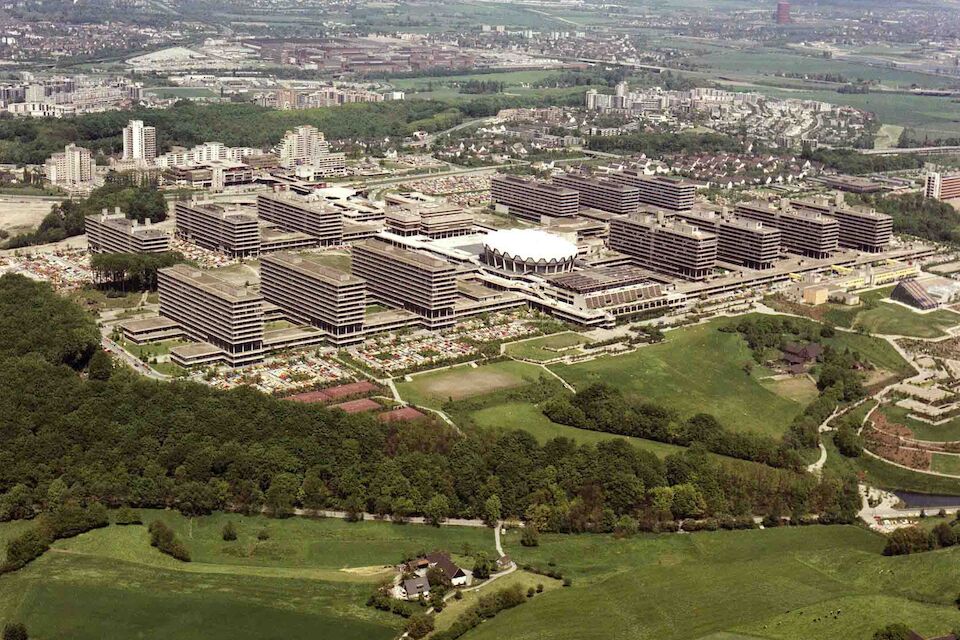 Die Ruhruniversität Bochum, ab 1964, städtebaulicher Entwurf: Hentrich Petschnigg und Partner - HPP. Luftbild, 1977.