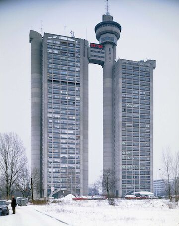 Der Genex-Turm von Architekt Mihajlo Mitrović ist 115 Meter hoch und liegt in der serbischen Hauptstadt Belgrad. Foto: Błażej Pindor [CC BY-SA 3.0], from Wikimedia Commons.