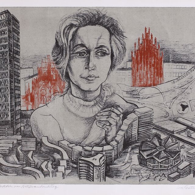 Das Porträt zeigt Iris Dullin-Grund - eine der einflussreichsten Architektinnen der DDR, umgeben von ihren Hauptprojekten: dem Generalbebauungsplan für Neubrandenburg und dem Hochhaussturm des Hauses der Kultur und Bildung ebenfalls in Neubrandenburg.