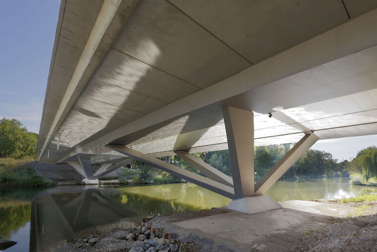 Erhielt den Deutschen Brückenbaupreis 2018: die Bleichinselbrücke in Heilbronn des Ingenieurbüros sbp schlaich bergermann partner, Stuttgart. Foto: © Ingolf Pompe.