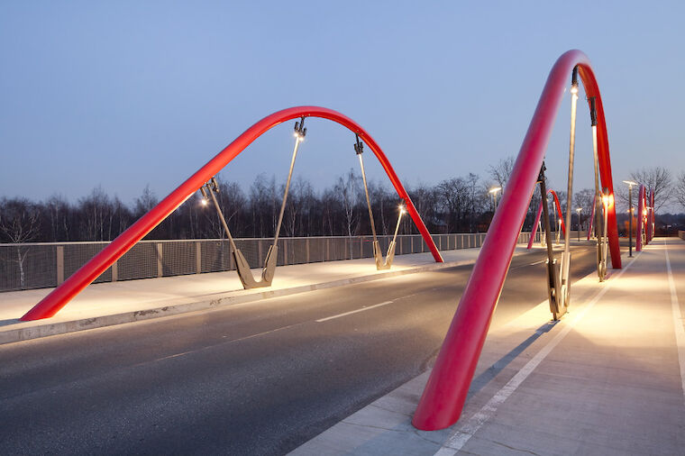 Stefan Polónyis Brücken lassen sich oft an den markanten Rohren erkennen. Foto: © Claudia Dreyße.