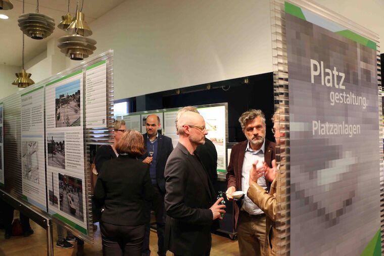 Gespräche über die Projekte im Wettbewerb zur Landschaftsarchitekturpreis NRW 2018. Foto: Klippstein